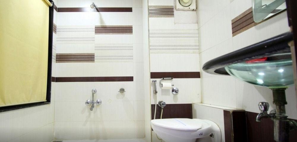 Oyo Premium Paldi Cross Road
