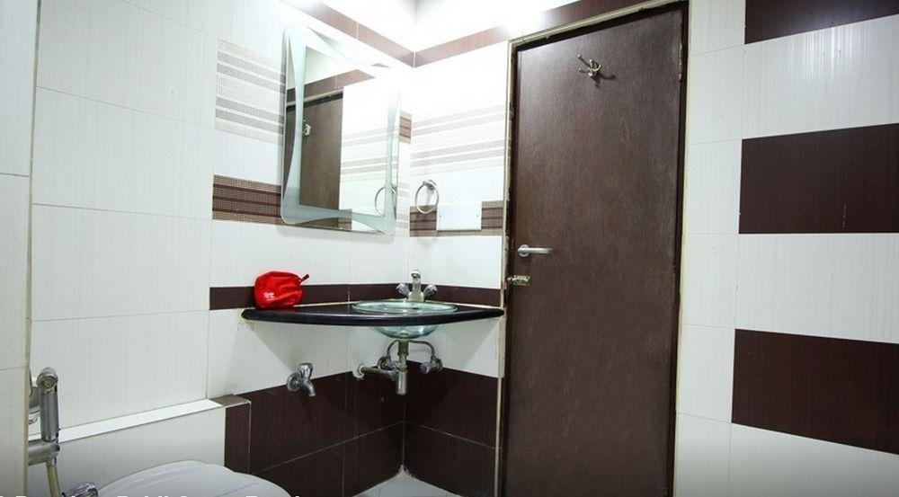 Oyo Premium Paldi Cross Road Ahmedabad