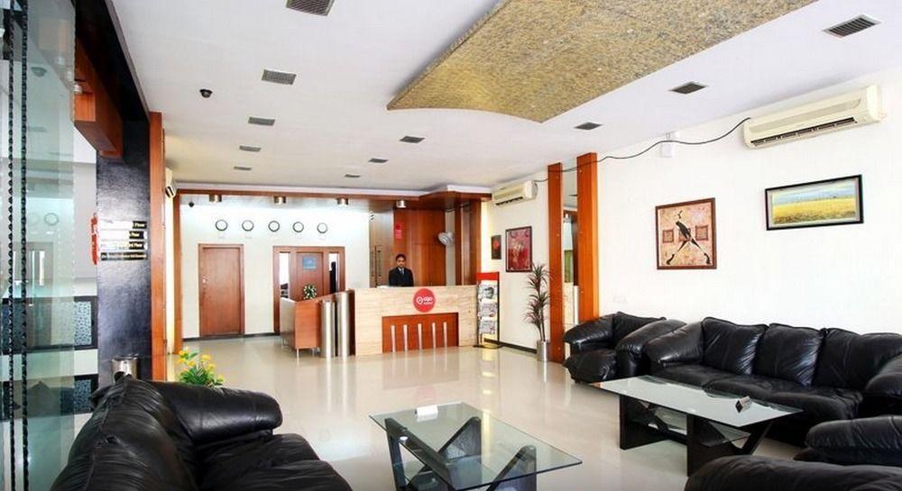 Hotel Oyo Premium Paldi Cross Road