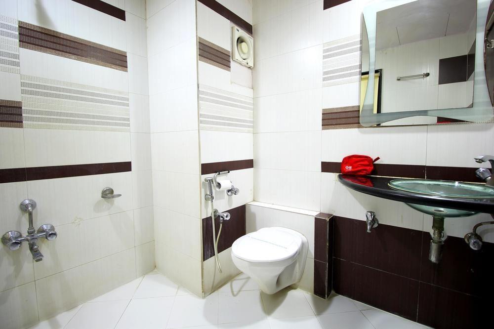 Oyo Premium Paldi Cross Road