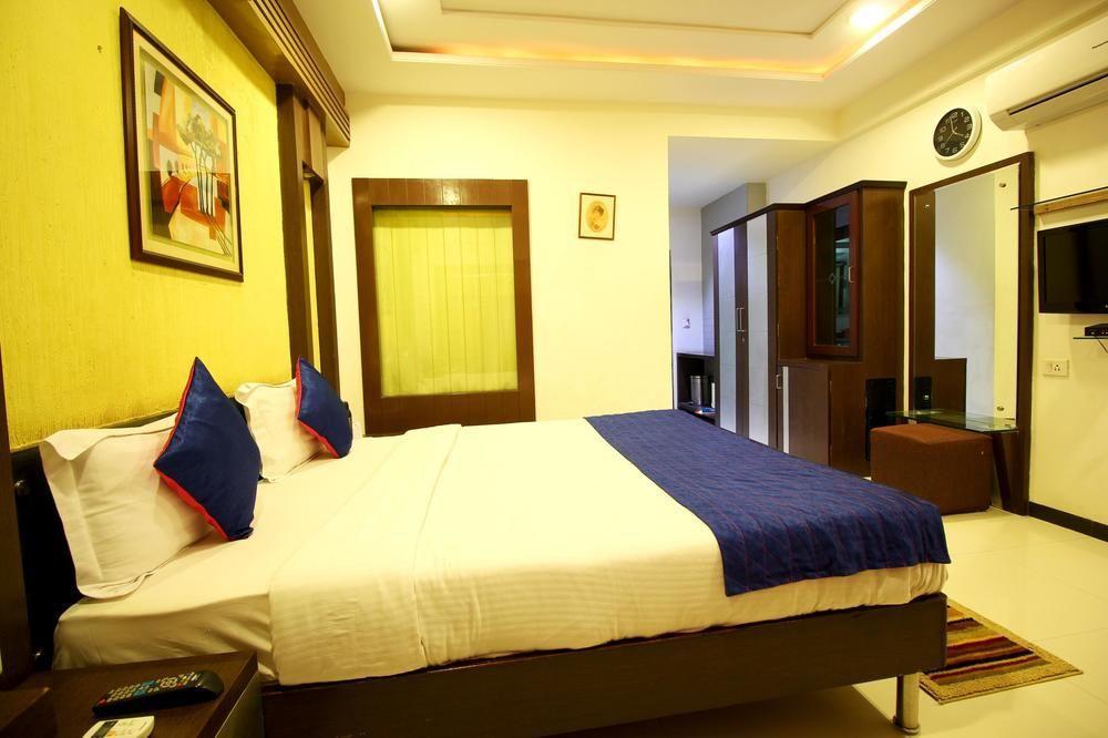 Oyo Premium Paldi Cross Road Ahmedabad