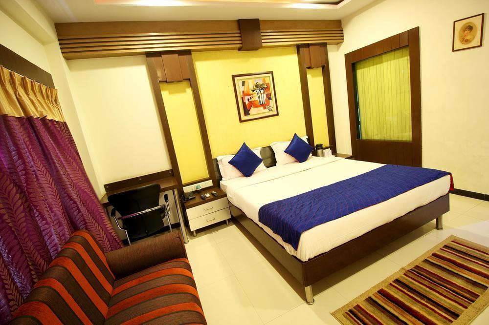 Hotel Oyo Premium Paldi Cross Road Ahmedabad