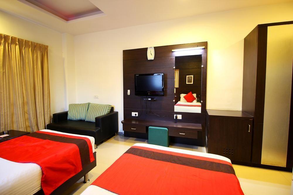 Hotel Oyo Premium Paldi Cross Road 3*