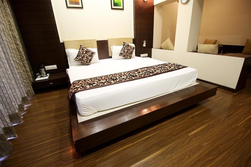 Hotel Oyo Maninagar Station Ahmedabad