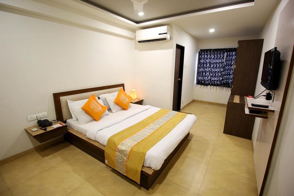 Capital O 978 Marshall The Ahmedabad