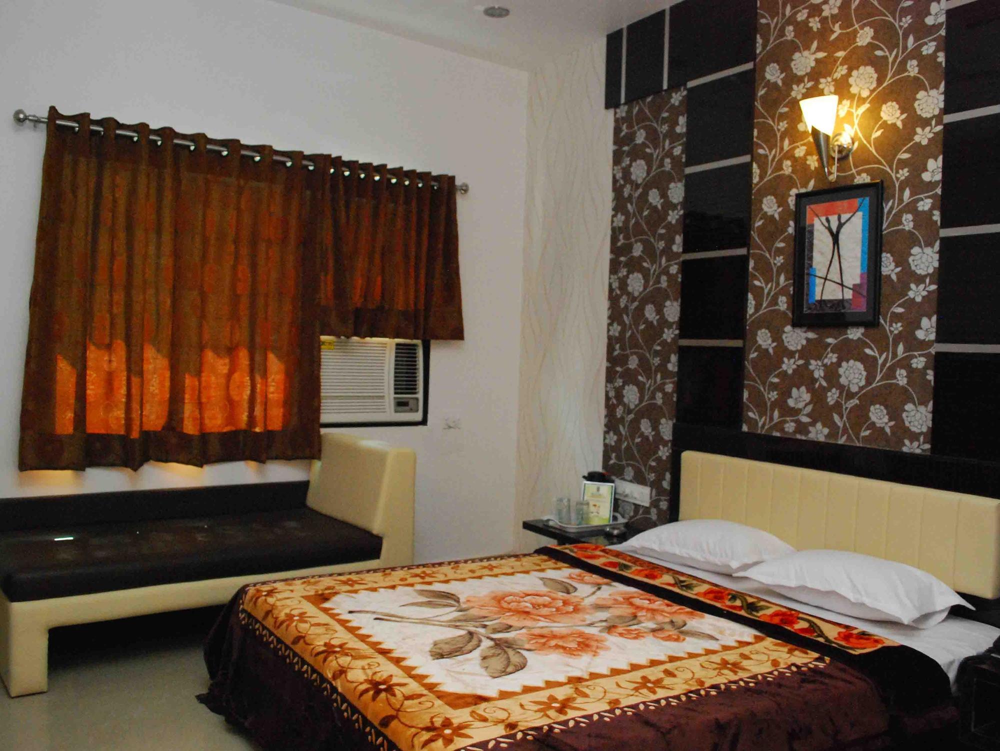 Hotel Oyo Flagship 19003 Rudra Mahal Ahmedabad