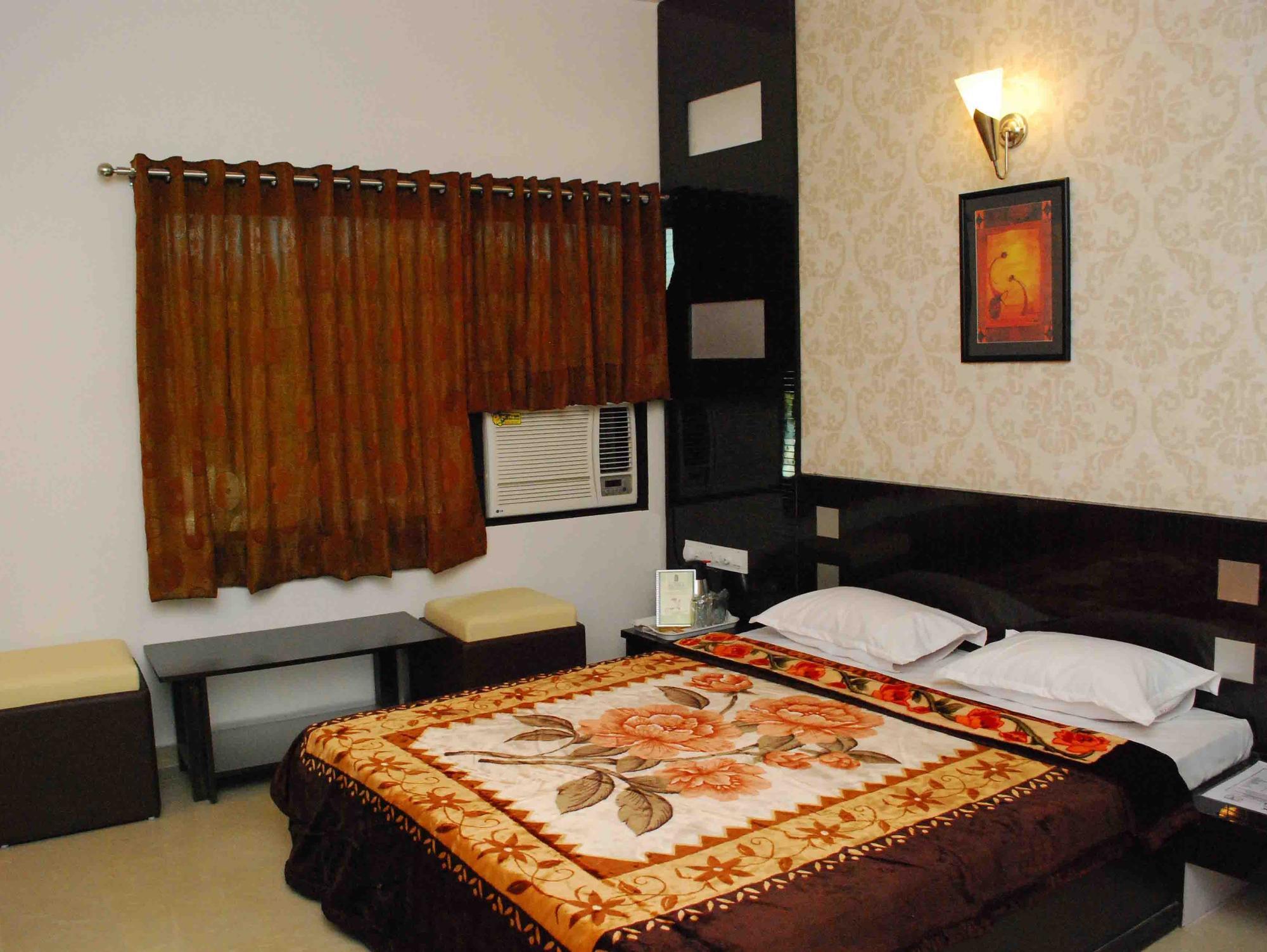 Hotel Oyo Flagship 19003 Rudra Mahal 3*