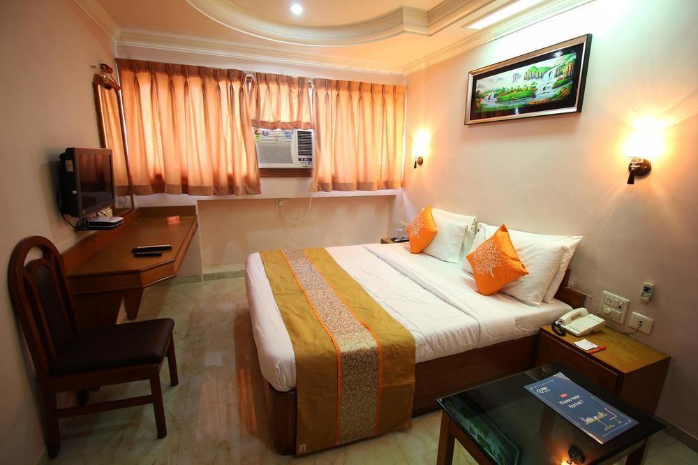 Hotel Oyo Vs Hospital Paldi 3*