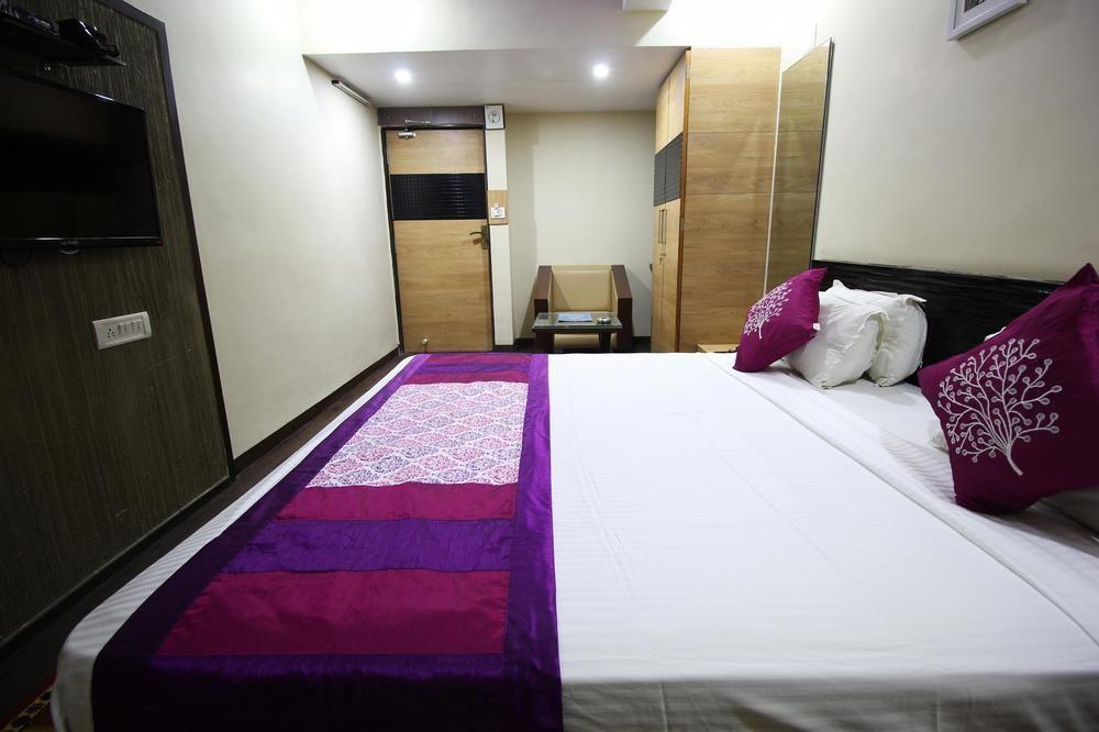 Oyo Kankaria Maninagar Ahmedabad
