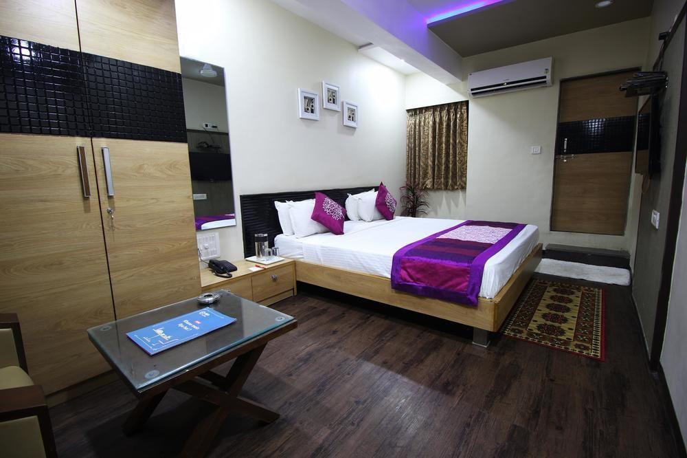 Oyo Kankaria Maninagar Ahmedabad