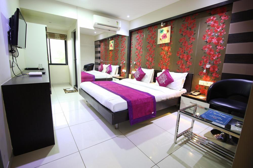 Hotel Oyo Usmanpura Ashram Road 3*