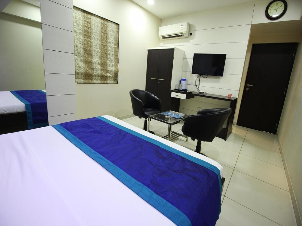Hotel Oyo Usmanpura Ashram Road