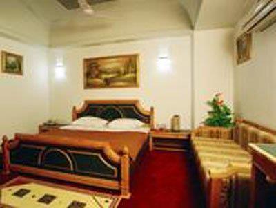 Itsy Shree Krishna Palace Ahmedabad