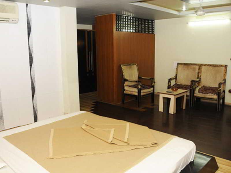 Hotel Neelkanth Paradise 2*