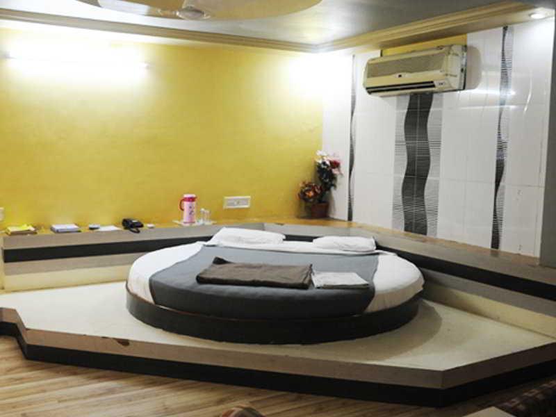 Neelkanth Paradise 2*