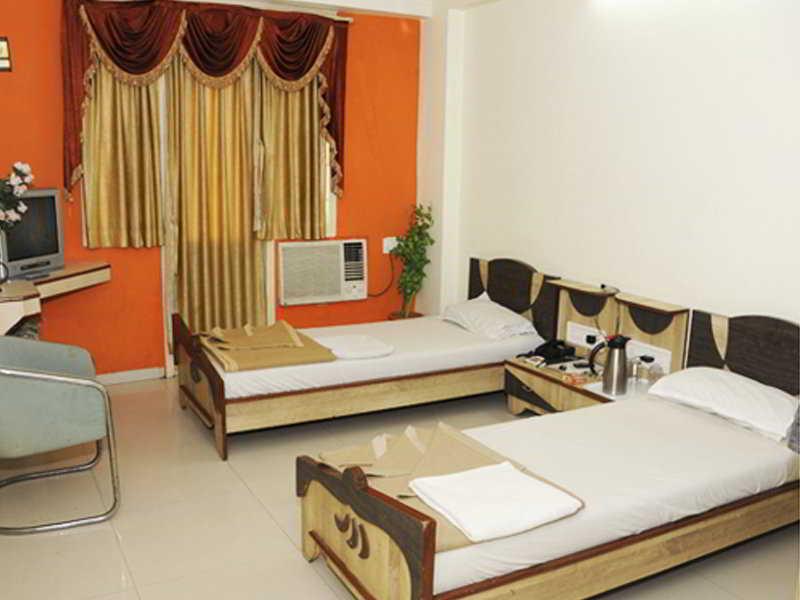 Neelkanth Paradise Hotel 2*