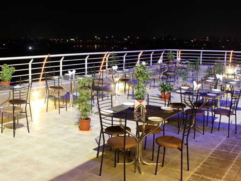 Hotel Silvercloud And Banquets