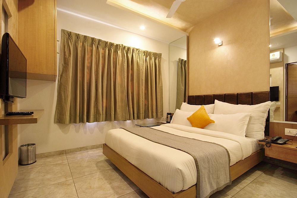 Zo Ashram Road Paldi Hotel