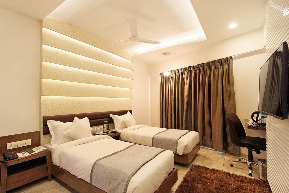 Zo Ashram Road Paldi Hotel