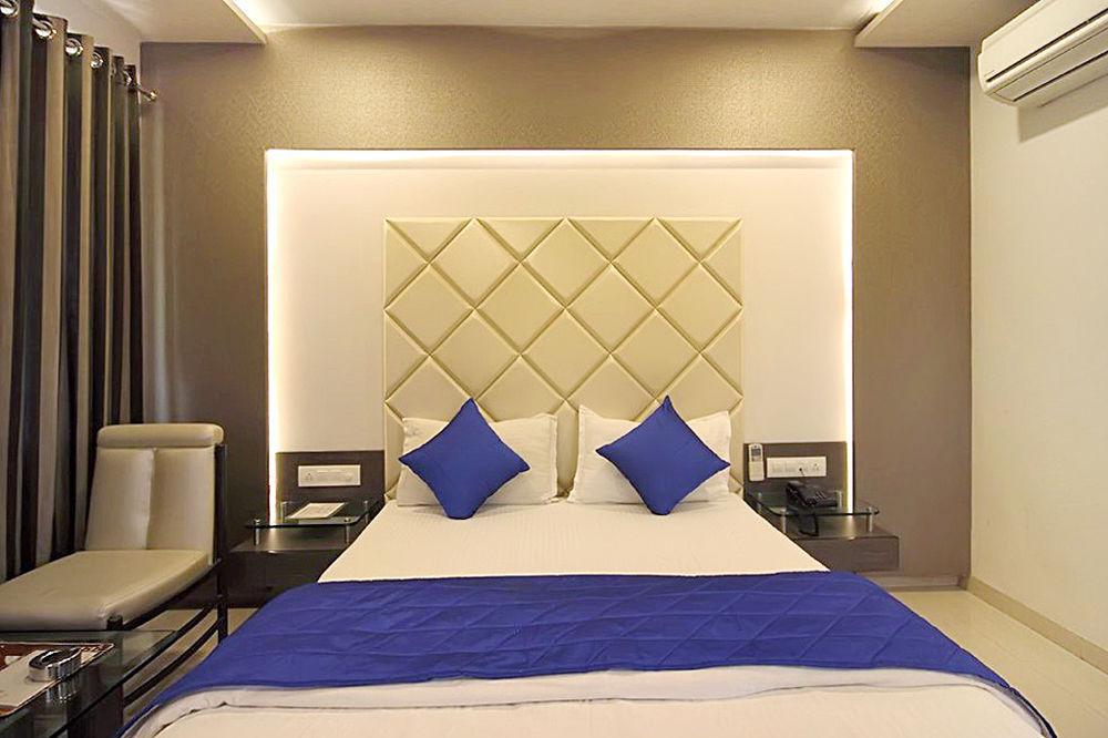 Zo Ashram Road Paldi 3*