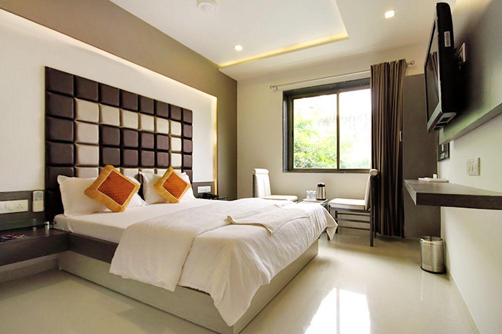 Zo Ashram Road Paldi Hotel