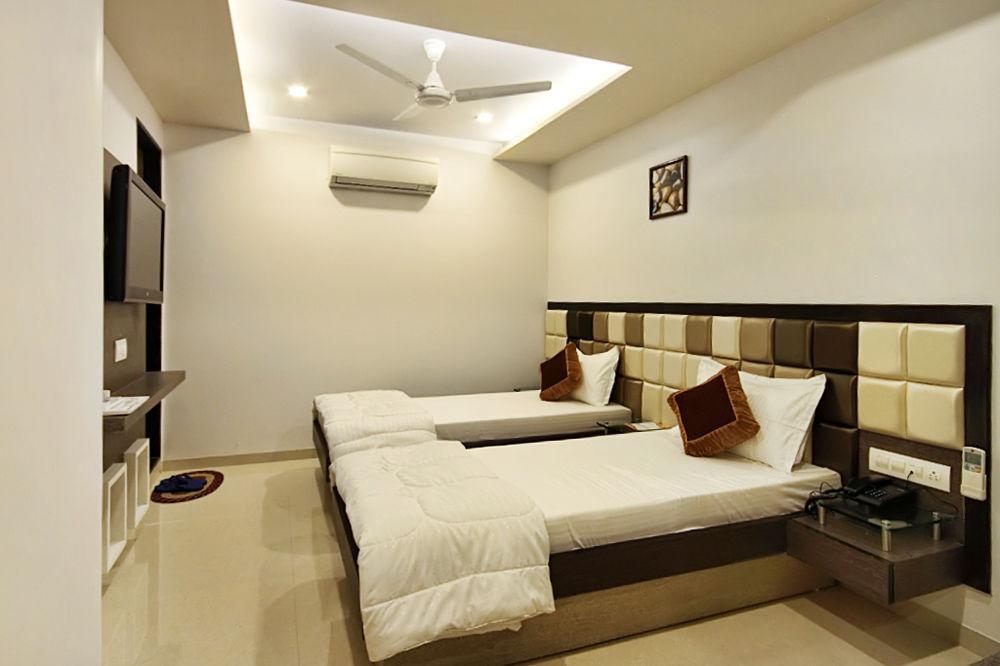 Zo Ashram Road Paldi 3*