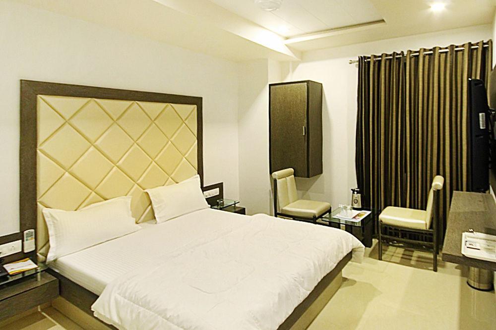 Zo Ashram Road Paldi Hotel