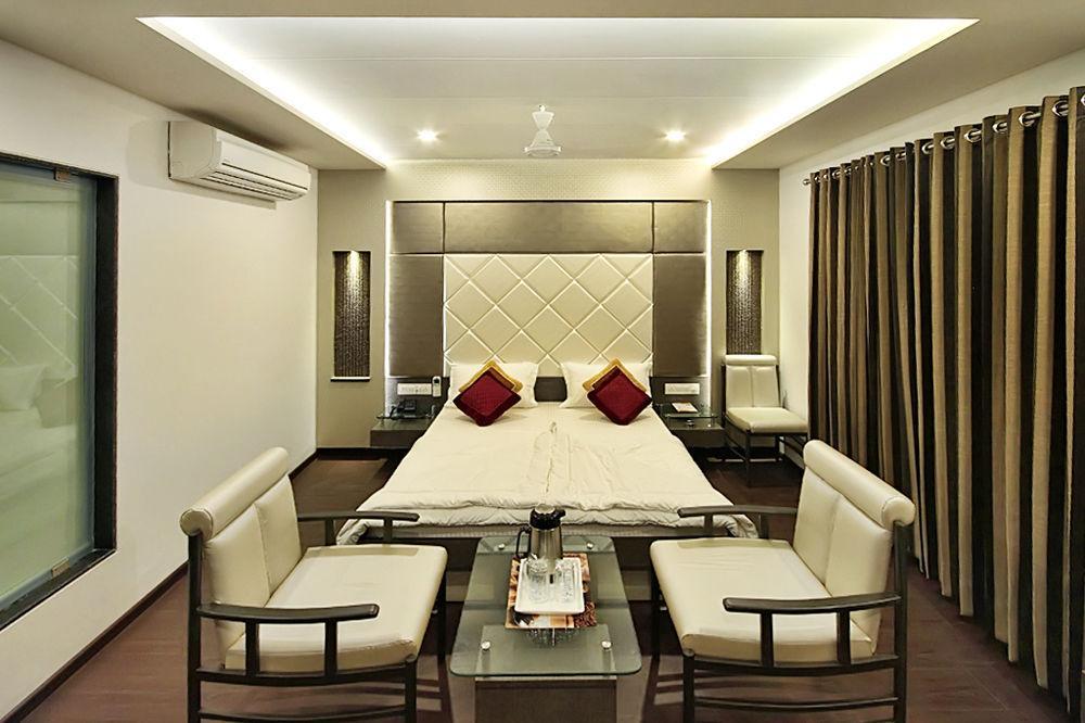 Zo Ashram Road Paldi 3*