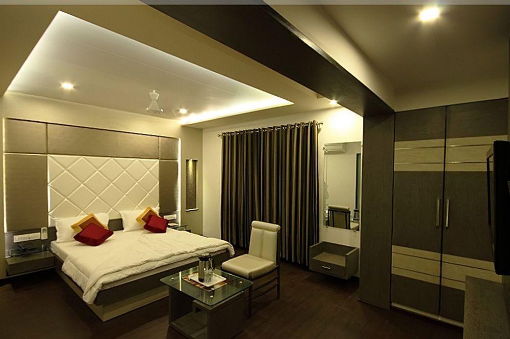 Zo Ashram Road Paldi 3*