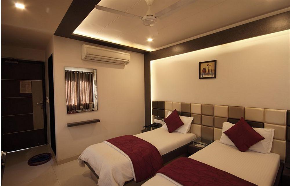 Zo Ashram Road Paldi Hotel