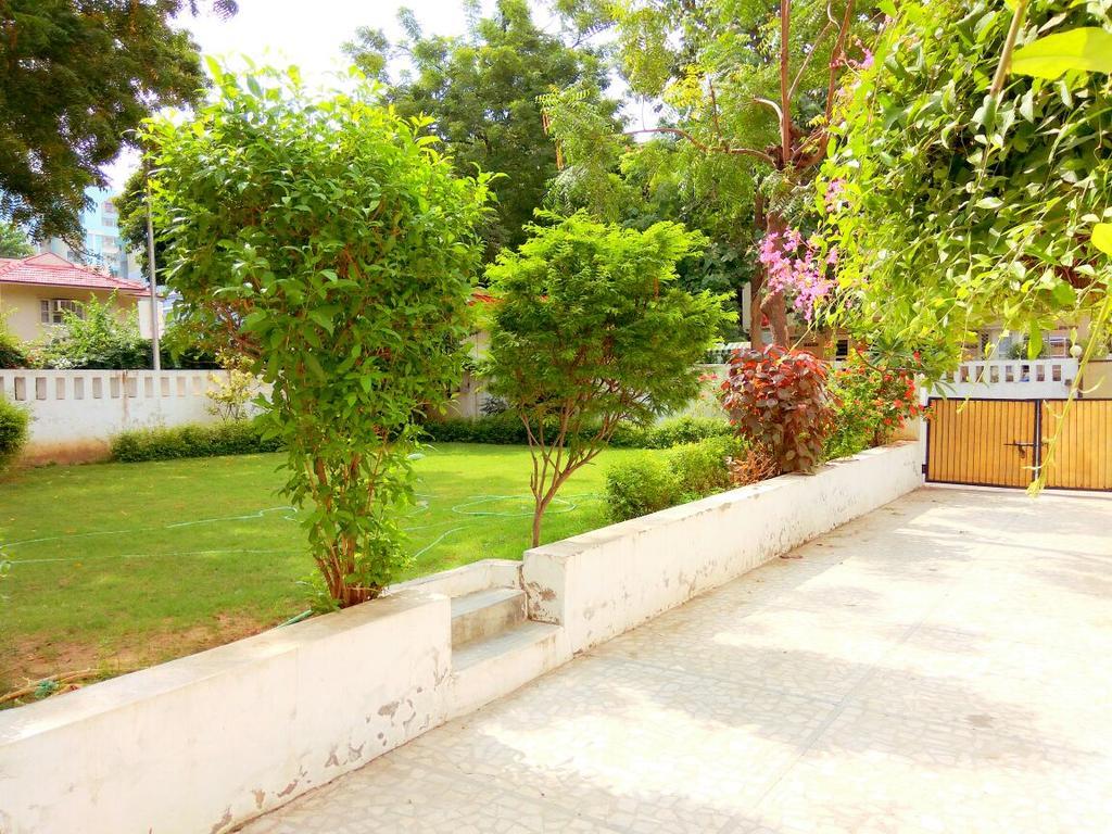 Bed & Breakfast Antra Hospitality Service Sola Ahmedabad