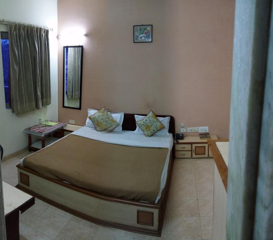 Damjis Hotel Ahmedabad
