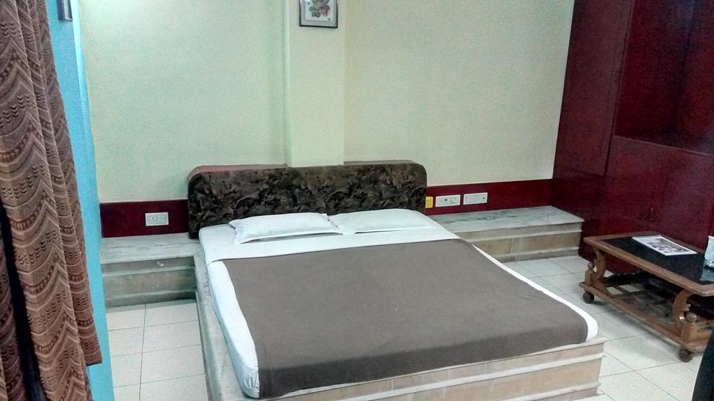 Damjis Hotel Ahmedabad