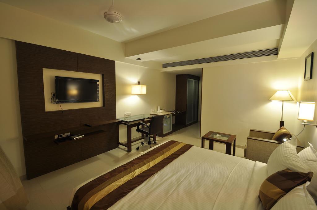 Le Grande Residency -unmarried Couples Are Not Allowed Hotel