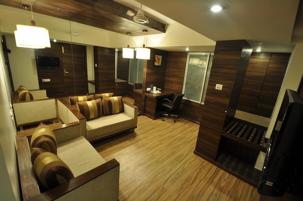 Hotel Le Grande Residency -unmarried Couples Are Not Allowed