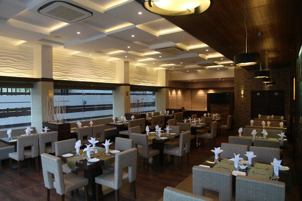 Le Grande Residency -unmarried Couples Are Not Allowed Hotel