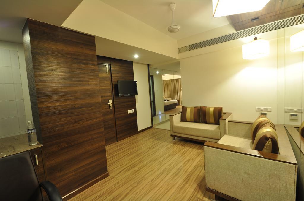 Hotel Le Grande Residency -unmarried Couples Are Not Allowed 3*
