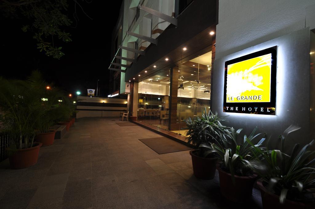 Le Grande Residency -unmarried Couples Are Not Allowed Ahmedabad