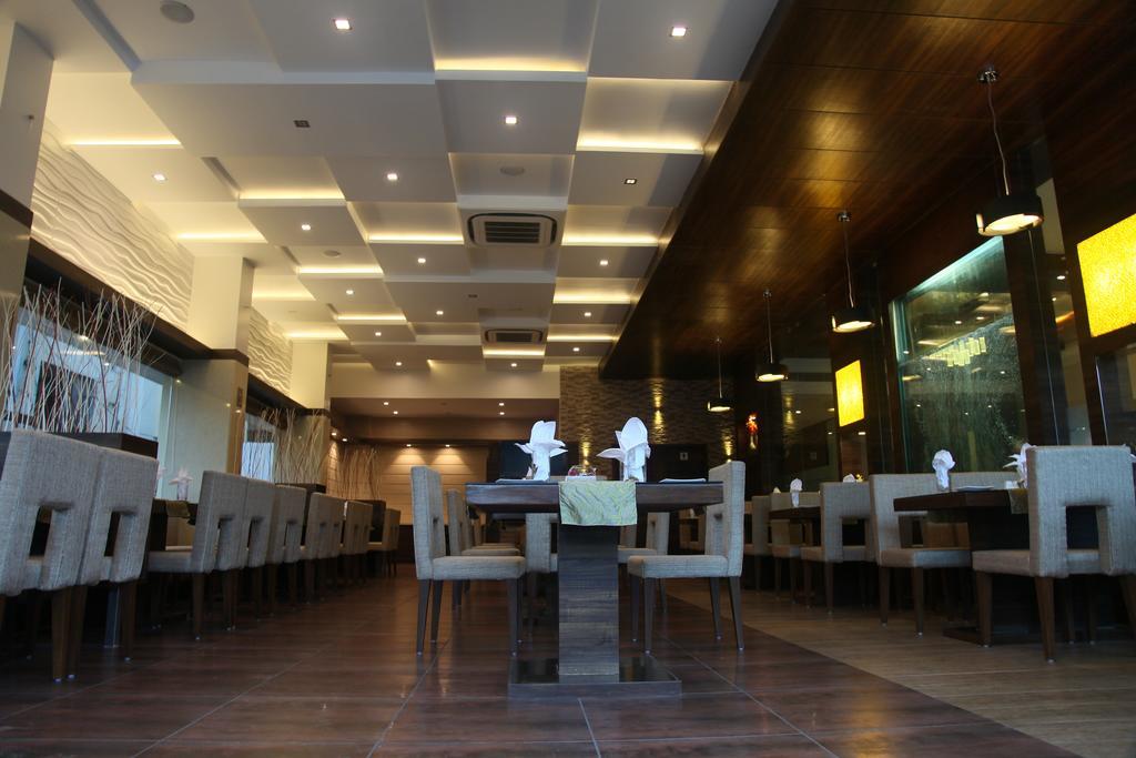 Hotel Le Grande Residency -unmarried Couples Are Not Allowed