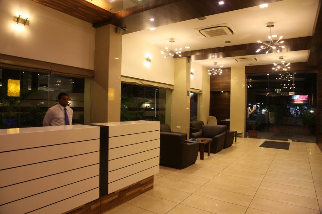 Hotel Le Grande Residency -unmarried Couples Are Not Allowed Ahmedabad
