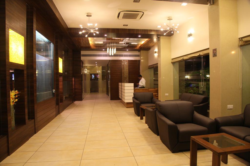 Le Grande Residency -unmarried Couples Are Not Allowed 3*