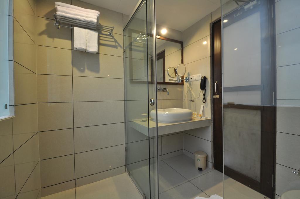 Le Grande Residency -unmarried Couples Are Not Allowed 3*