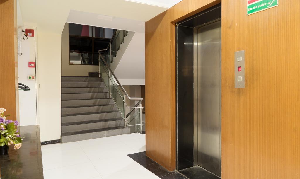 Capital O 15537 Dev Corporate 3* Ahmedabad