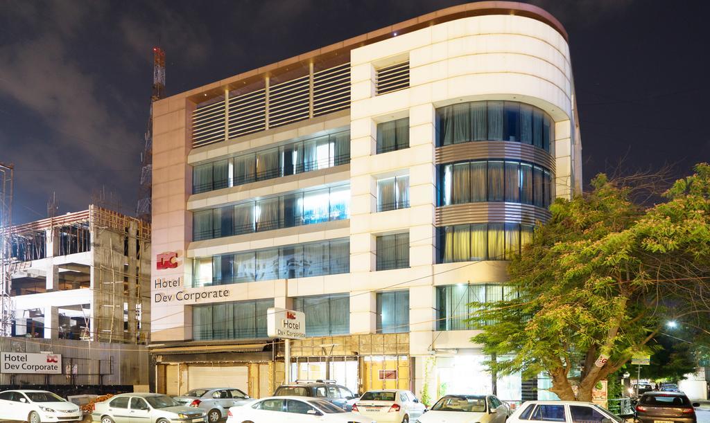 Capital O 15537 Dev Corporate Hotel 3*