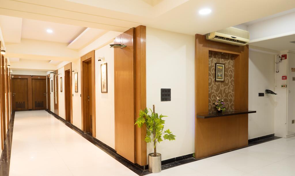Hotel Capital O 15537 Dev Corporate Ahmedabad