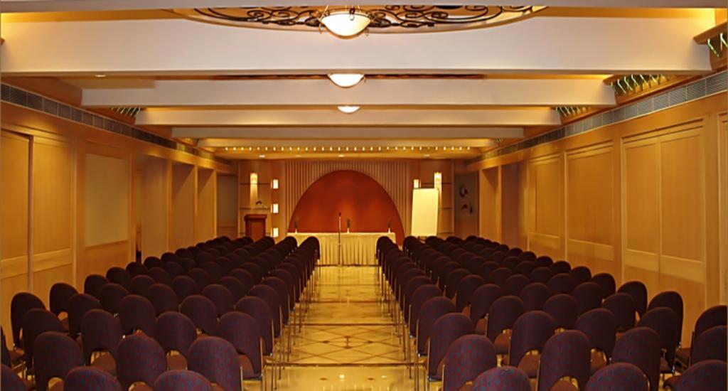 Hotel Comfort President Near Junction Station Ahmedabad