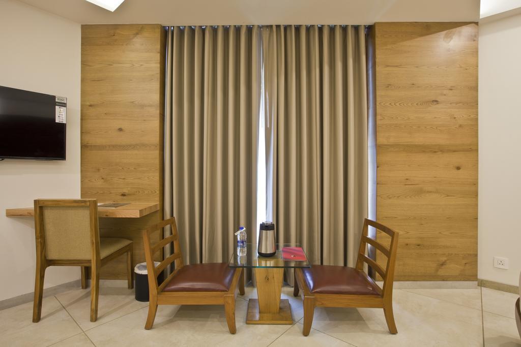 Hotel Rezaas Ahmedabad