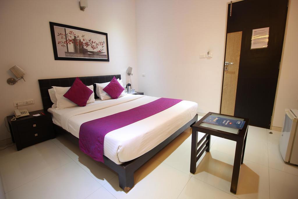Oyo 1287 Corporate Residency Ahmedabad
