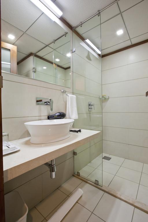 Hotel Rezaas 3*