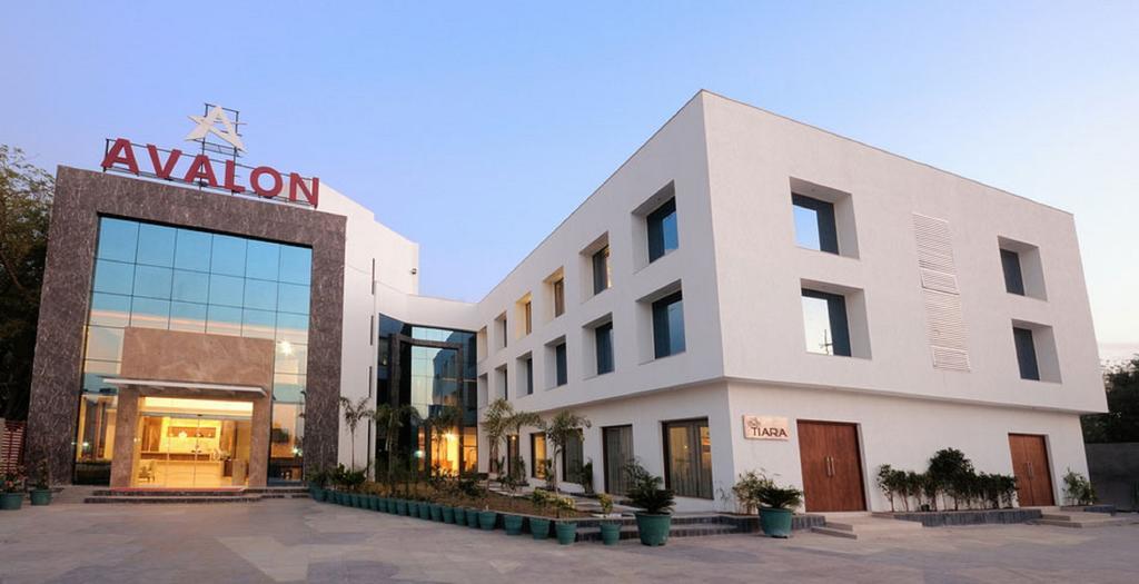 Hotel Avalon & Banquets 3*